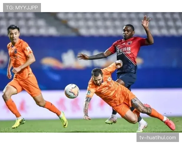 科隆主力中卫赛季报销 防守体系重组面临挑战